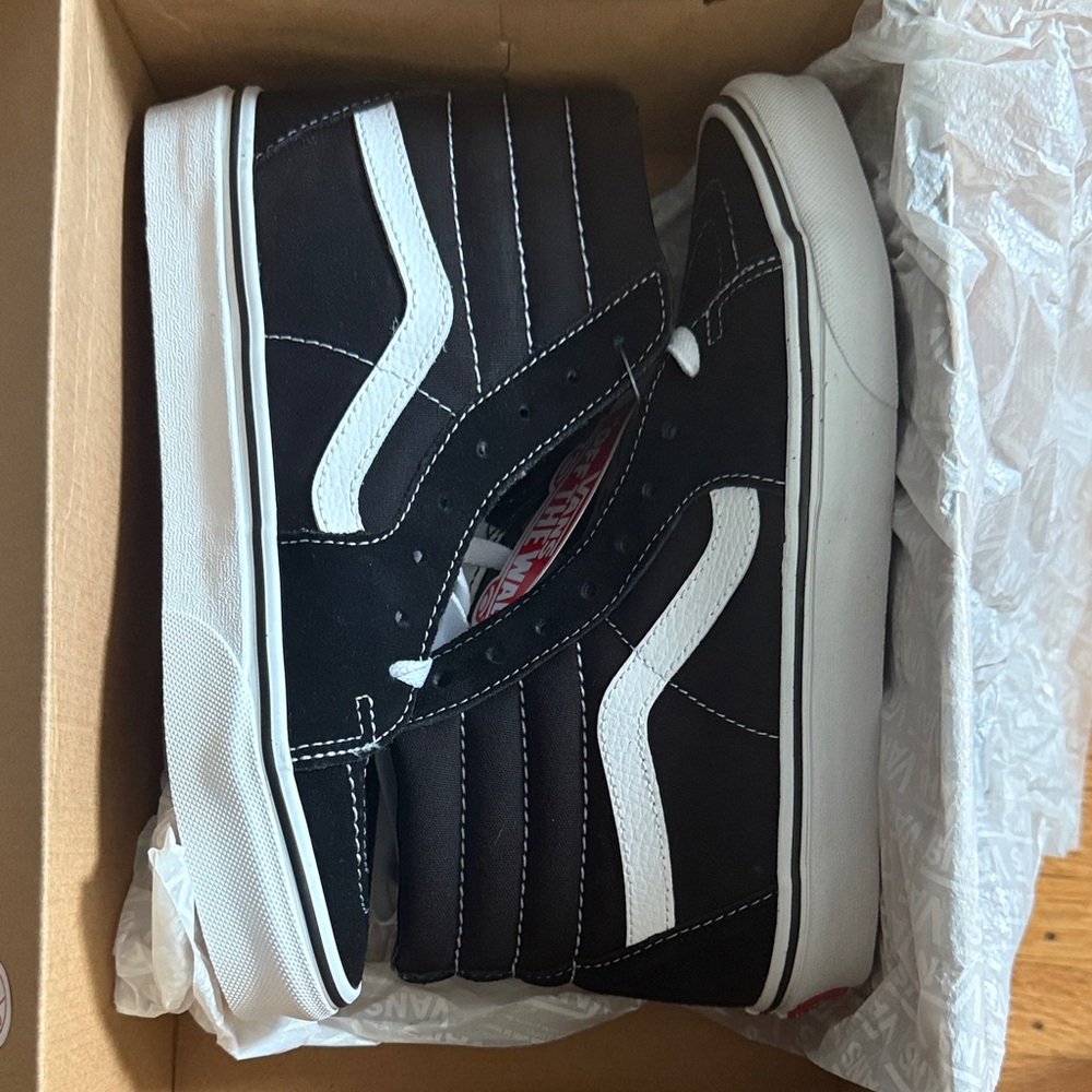 Vans Men's Classic Black and White Sneakers